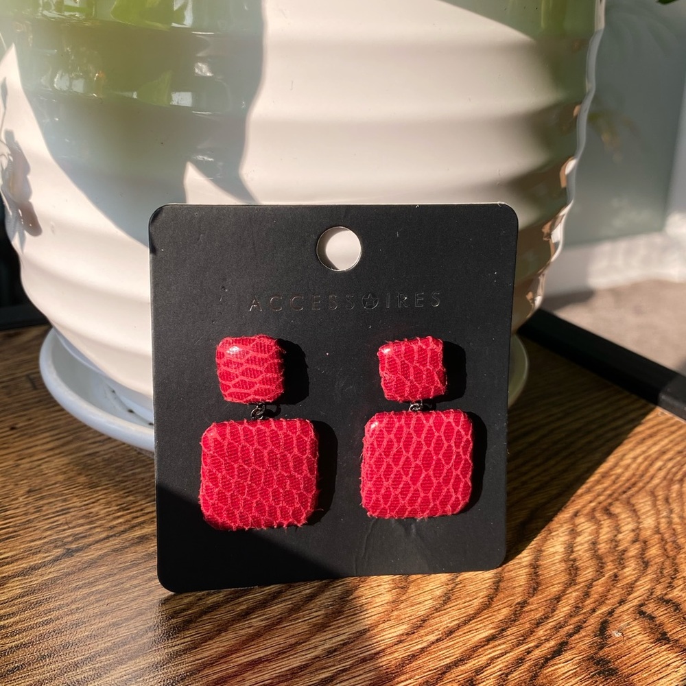 Burgundy fashion earring